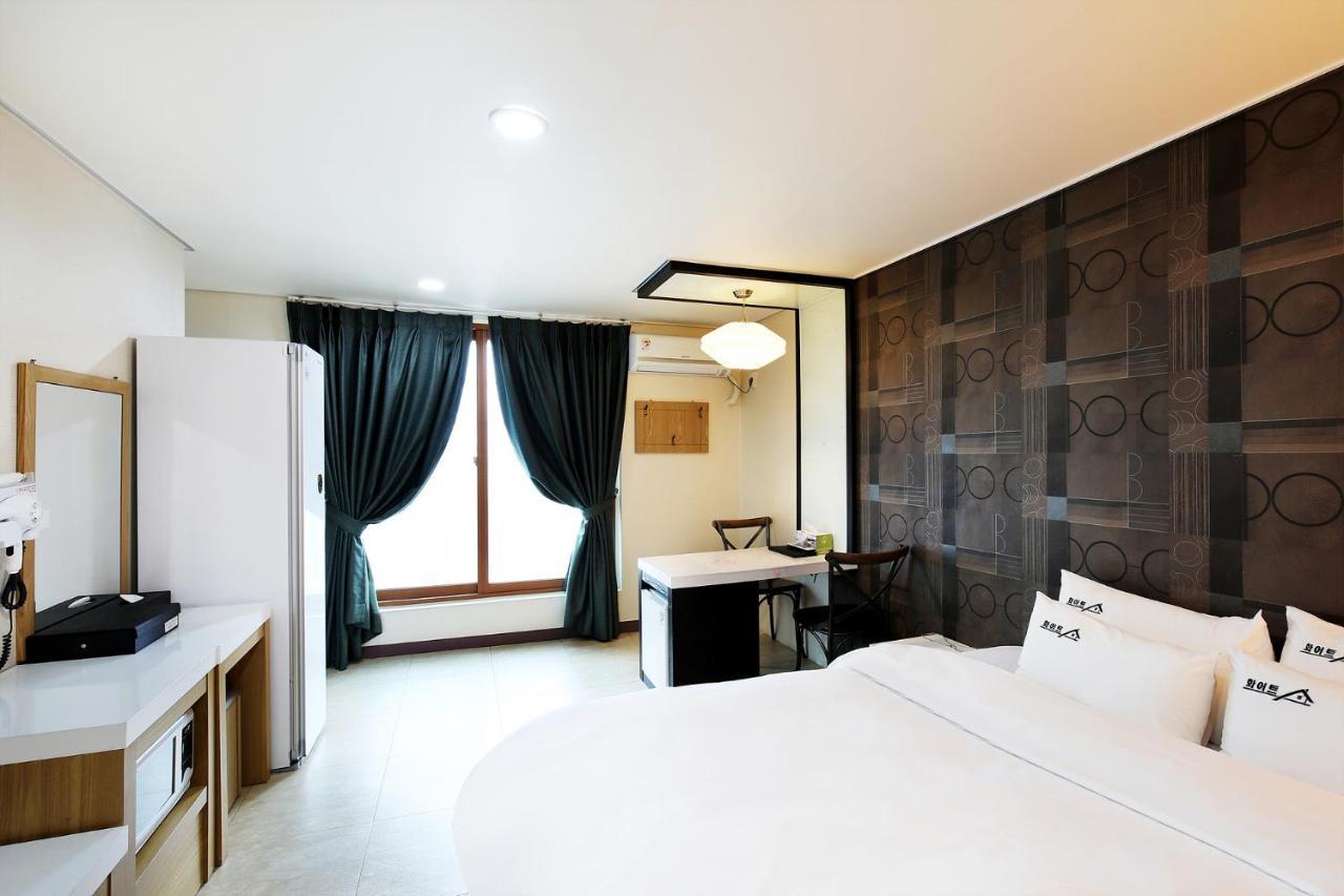 White Tourist Hotel Чонджу Экстерьер фото