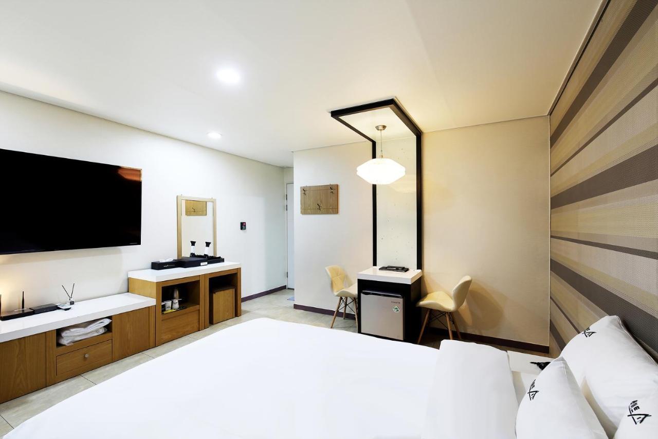 White Tourist Hotel Чонджу Экстерьер фото