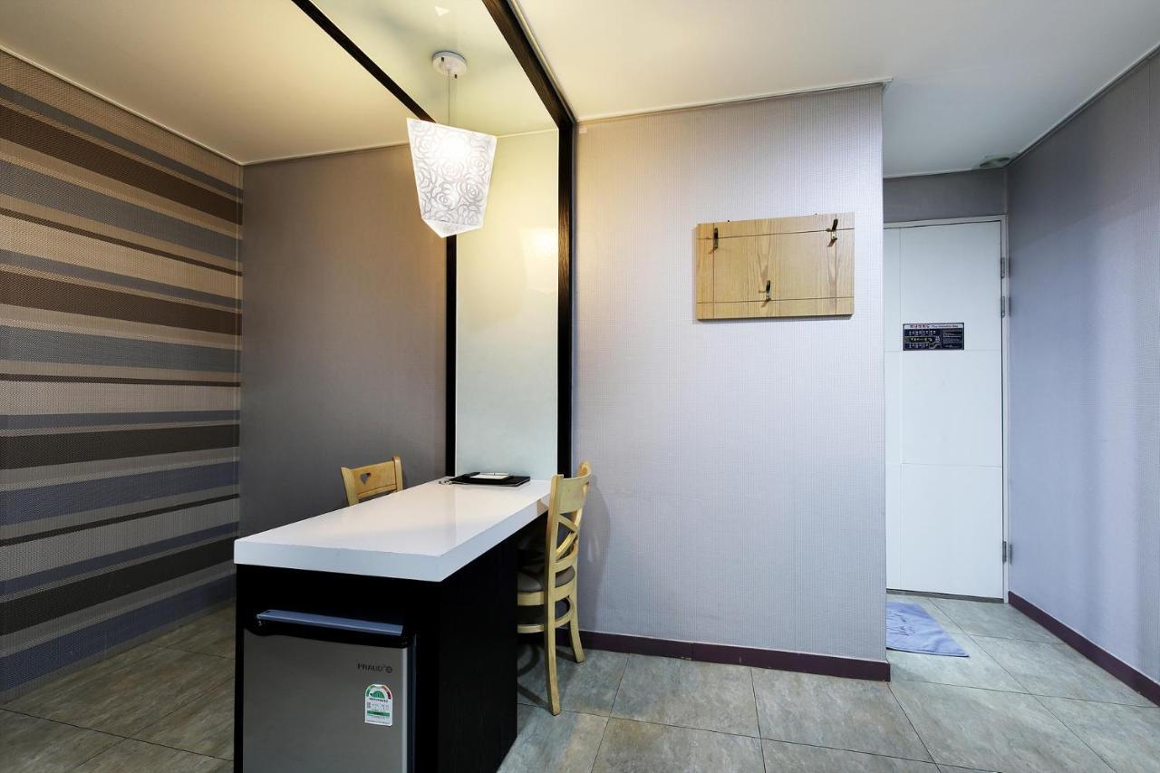 White Tourist Hotel Чонджу Экстерьер фото