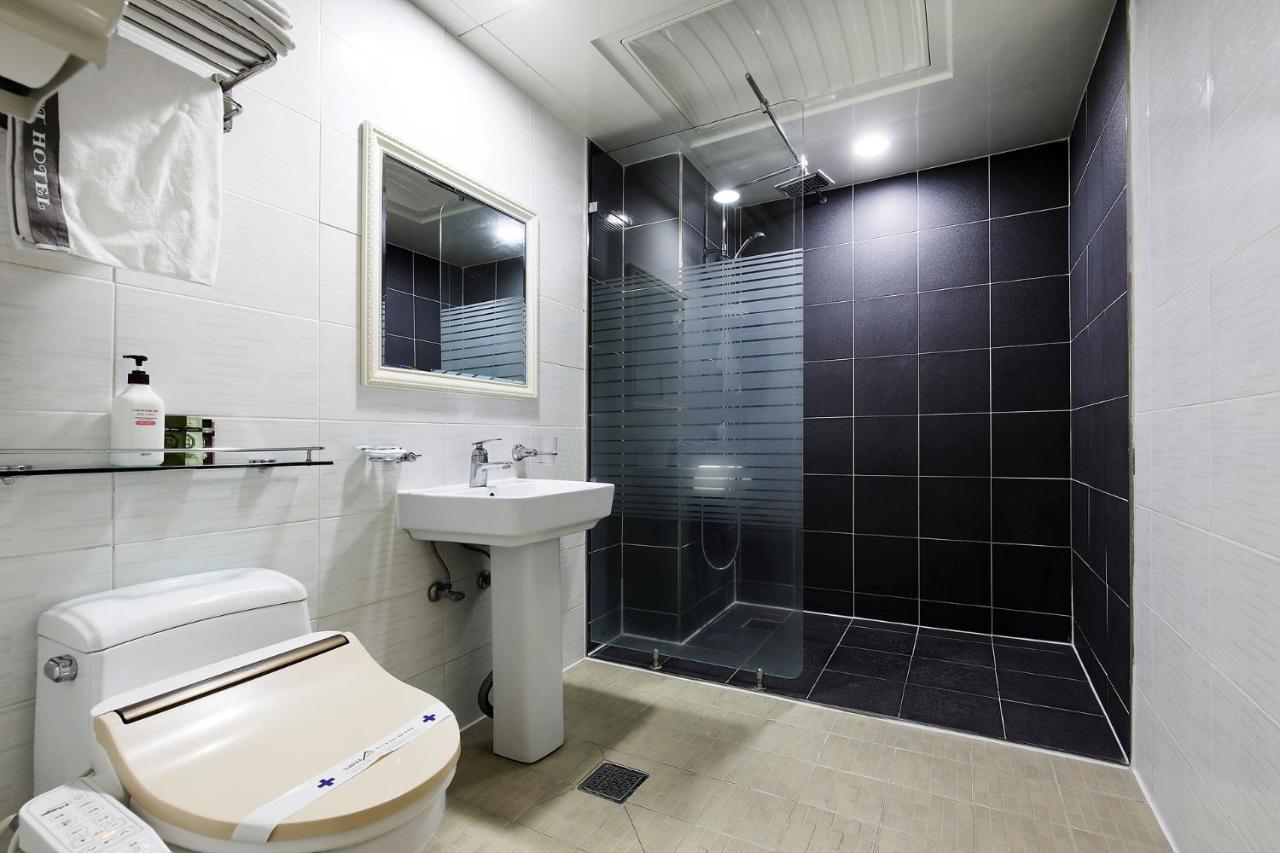 White Tourist Hotel Чонджу Экстерьер фото