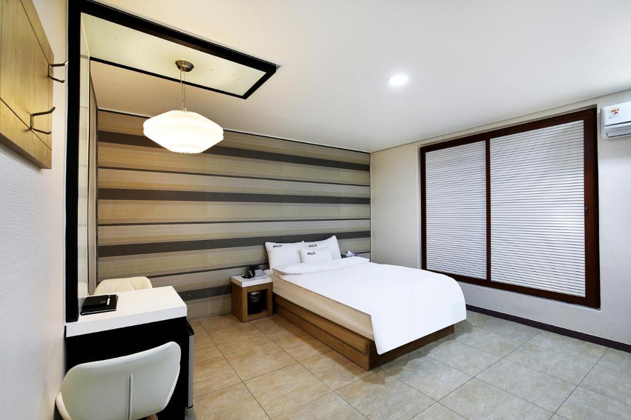 White Tourist Hotel Чонджу Экстерьер фото
