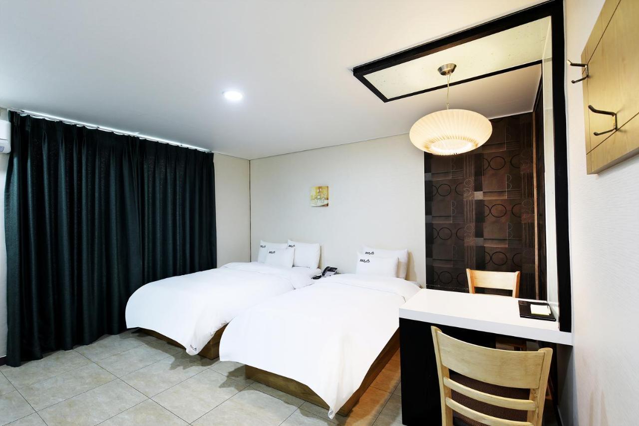 White Tourist Hotel Чонджу Экстерьер фото