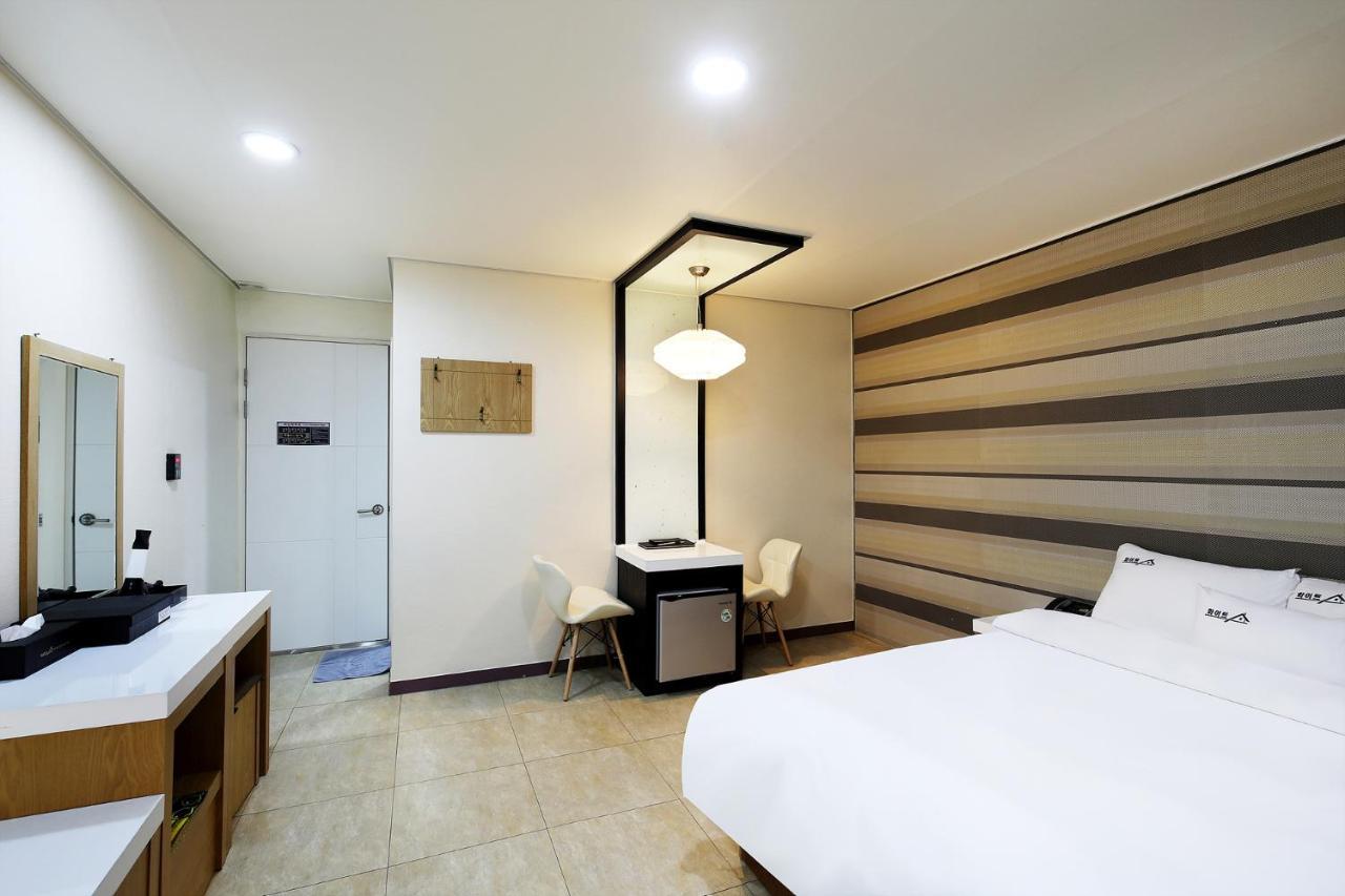 White Tourist Hotel Чонджу Экстерьер фото