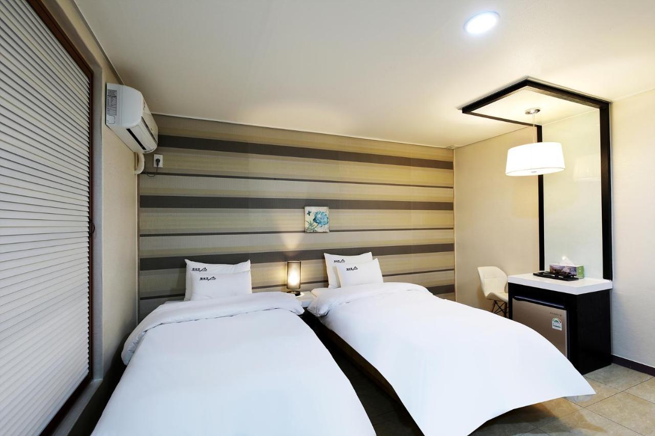 White Tourist Hotel Чонджу Экстерьер фото