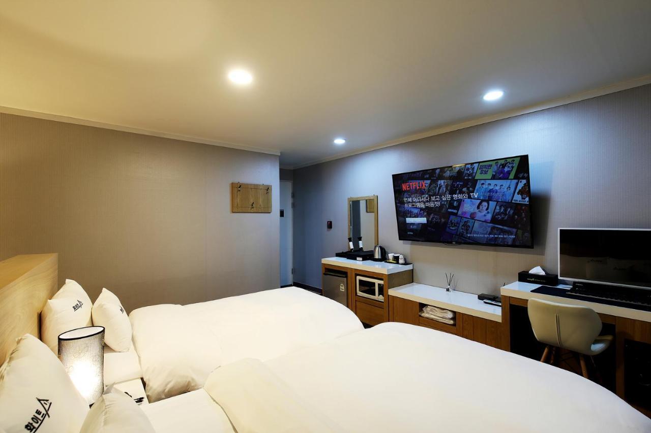 White Tourist Hotel Чонджу Экстерьер фото