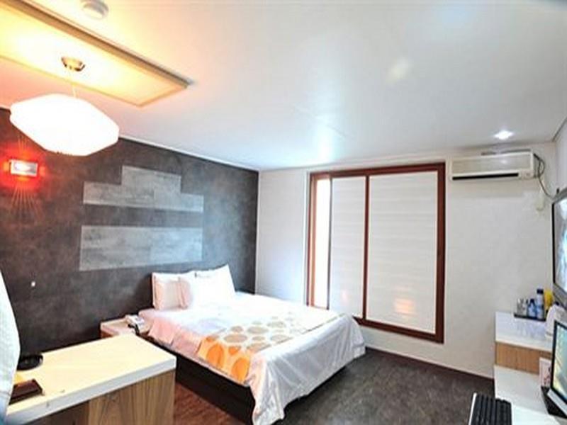 White Tourist Hotel Чонджу Экстерьер фото