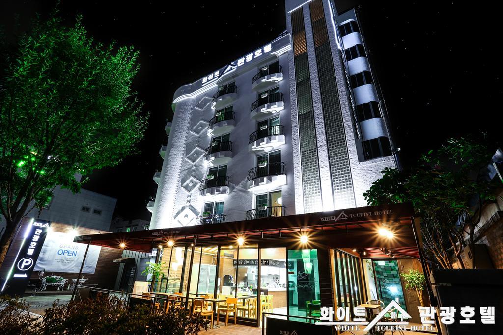 White Tourist Hotel Чонджу Экстерьер фото