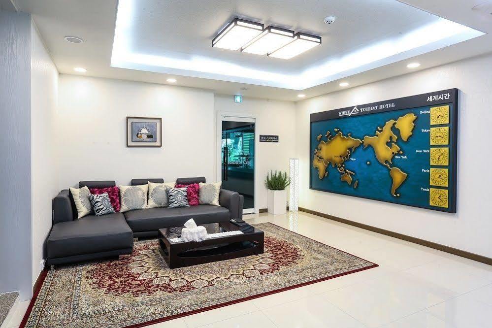 White Tourist Hotel Чонджу Экстерьер фото